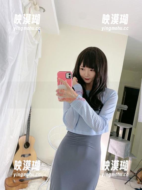 51酱的裸足美图：每一寸肌肤都在诉说着‘别让你想太多’！