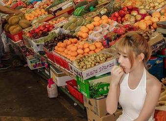 当爱丝邂逅裤袜上司，观看作品时不禁脑洞大开