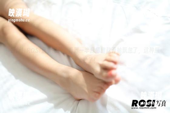 ROSI写真 最新!ROSI温柔图册,看到一半我情绪就开始飘忽了,这种感觉太妙了!
