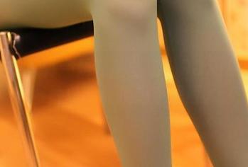 是在拍写真还是在拍生活？ROSI少女的图片总能让我想东想西。