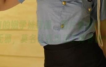 ROSI的嫩学妹制服，图片展现的那种年轻与无邪，莫名让我想起了青春的悸动。
