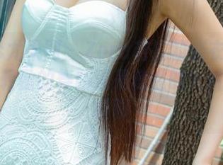 UGirls尤果网 – Zora若拉的连衣裙写真分享：轻盈的舞蹈还是随性的大片？随便聊聊