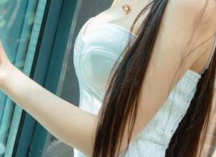 UGirls尤果网 – 职业装不是你的日常？来看看王语纯的写真，打破职场乏味！
