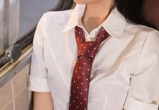 Xiuren秀人网 – 谁说内衣不能俏皮？Yomi悠蜜的草莓内衣写真全集，完全颠覆我的三观！