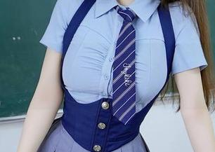 Xiuren秀人网 – 伊小七MoMo内衣视觉游：分享原图带你走进我的衣橱