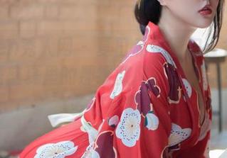Xiuren秀人网 – 夏日私拍图包：徐若兮就像是盛夏里的那缕微风，让人忍不住想多看几眼。