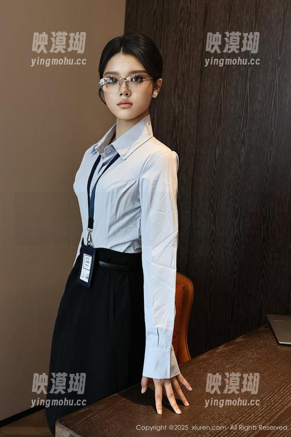 Xiuren秀人网 - 你见过涵涵Luna的泳池全套图集吗？打开就像打开夏天的门！