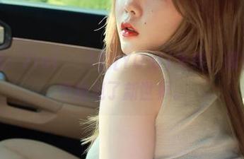 私拍时刻：Zia(지아)的[YO-U]年终，像是在无意中撞见了新世界。