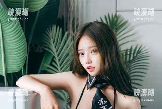 eloise软软 eloise软软的河边JK,天然呆的魅力,原图直戳心,快去下载!