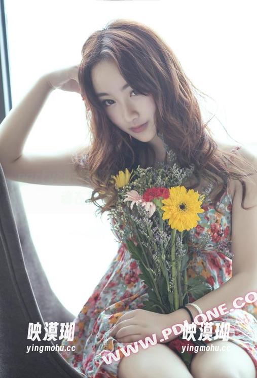 partycat轰趴猫 - 艾小青，这清纯的灵魂在写真图片中如影随形