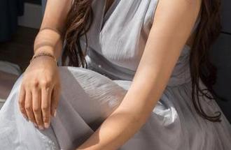 克拉女神 – 肉丝狂潮！百琳的精彩套图合集，简直刷屏的节奏！
