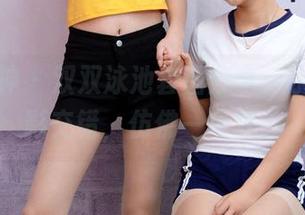 初夏女神 – 双双泳池套图分享，水里的光影交错，仿佛一场梦。