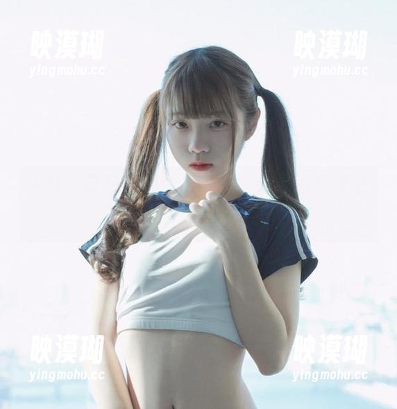 干杯！可可小白兔福利写真：跟着兔兔去游泳，水花四溅！