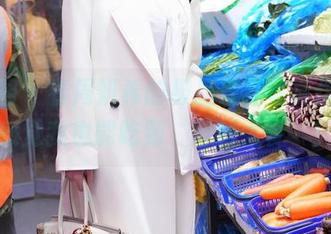 微密圈 – 看周妍希的极品身材写真作品，感觉我也能吃到‘身材大餐’！