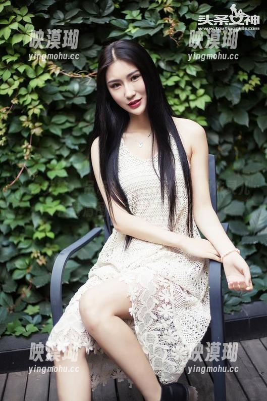 头条女神-娜依灵儿 头条女神 - 吊带?不只是时尚,娜依灵儿在高清图册里展现了什么!