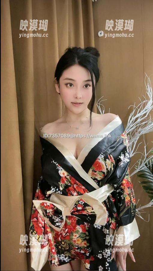 奶雯 微密圈 - 红色战衣下的奶雯:在线等我缓过神,图片太美了!