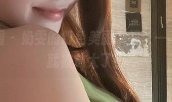 微密圈 – 奶雯的粉色美丽瞬间，一不小心就被放大了！