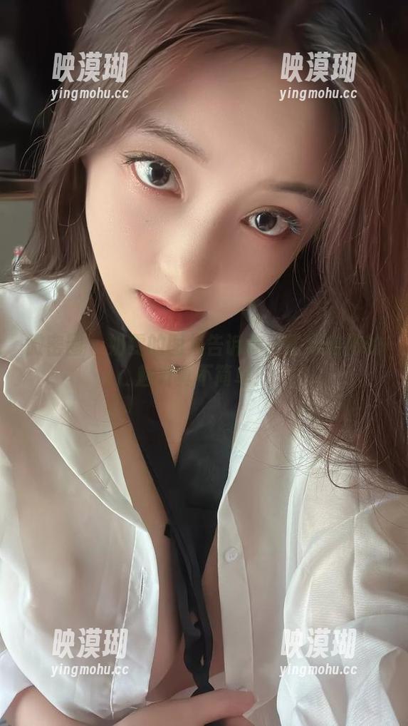 奶雯 微密圈 - 奶雯的图集告诉你:墨绿内裤的魅力真不简单!