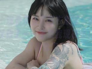 微密圈 – 观看宋昱欣睡衣原图，感觉自己都变得优雅了——虽然我现在还在沙发上打着哈欠！