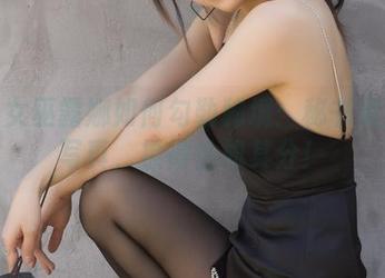 看小女巫露娜如何勾勒秘境：秘书装原图写真，撩得恰如其分！
