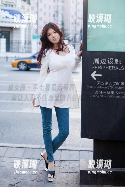 推女郎 - 李七喜最新写真，红裙有点野，真让人忍不住心里的八卦细胞在跳舞！