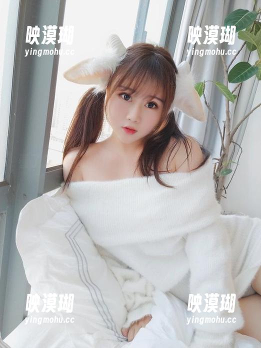 看了是依酱吖的最新写真集，感觉她每一张自拍都在讲一个小故事。