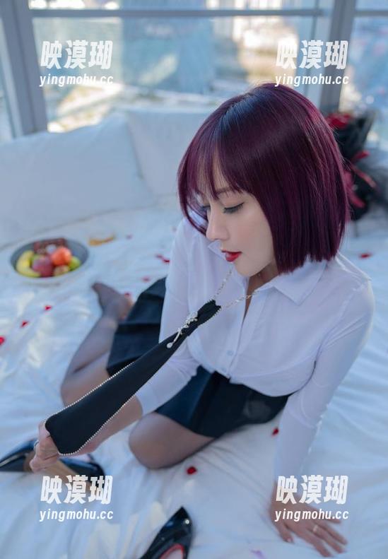 微密圈 - 果儿Victoria的美脚原图解析：真的是图册里的尤物？