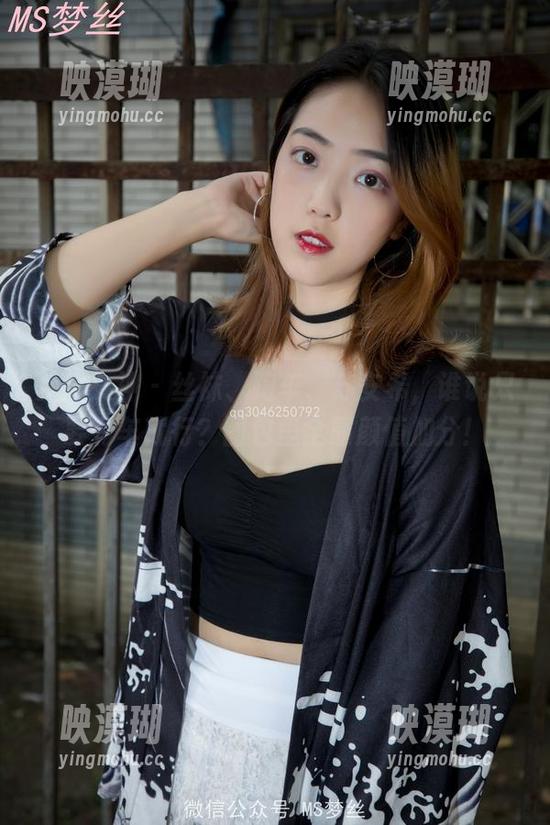 梦丝女神 - 丝袜、跑车、苏安希，谁说只要有车就行？图包里全靠颜值加分！
