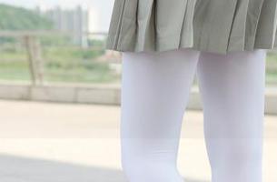 这张图片上的黑丝少女，森萝财团真是会玩，成熟的背后藏着多少故事？