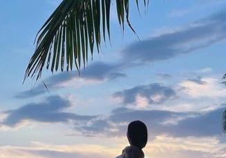微密圈 – 短裙不止于美丽：洁己u全集写真，幽默随风而来
