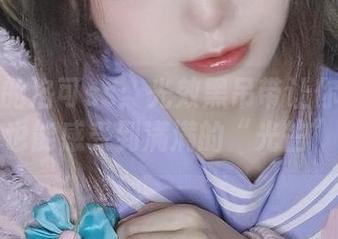 图片里的洛可ss：光效黑吊带让你在黑暗中也能感受到满满的“光芒”！