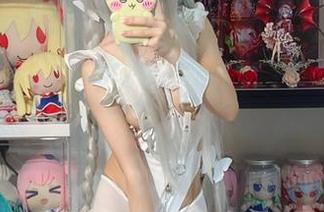又一季的私房：白栎Shirly和她的崩坏流萤女仆原图，难道我们都迷失在这幻想里了吗？