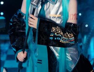 精选写真，白莉爱吃巧克力与霞沢美游，轻轻一瞥就被吸引住了，心中小鹿乱撞。