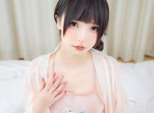 裸足在雪地里？神楽坂真冬的最新图册让你重新定义梦幻！