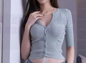 秀人网 – 红裙写真分享：唐翩翩如何在简单中透露优雅，难道这就是所谓的低调奢华？