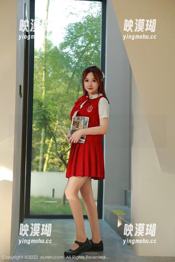 秀人网 - 简单的娜露Selena日常，高清作品集里藏着每个调皮的瞬间