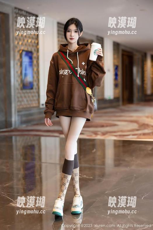 秀人网 - 白衬衫也能精彩纷呈？糯美子MINIbabe在线写真告诉你，原来时尚和幽默可以共存！