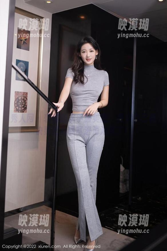 秀人网 - 软情的水手服美图：感觉自己都快要把心事写进海浪里了！