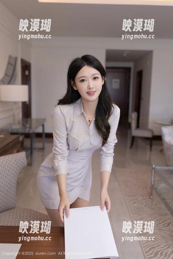 秀人网 - 金悦汐的修女写真：从窗户看世界，心跳声在耳边