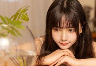 秋山AkI的狂三高清写真集，意外间捕捉了什么香气的瞬间？