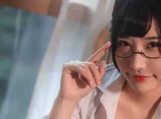 糖果果Candy的私拍室内OL，这种美感果然是不言而喻
