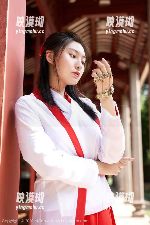 蜜桃社 - 礼服、Gina和私房美图，一个故事三角