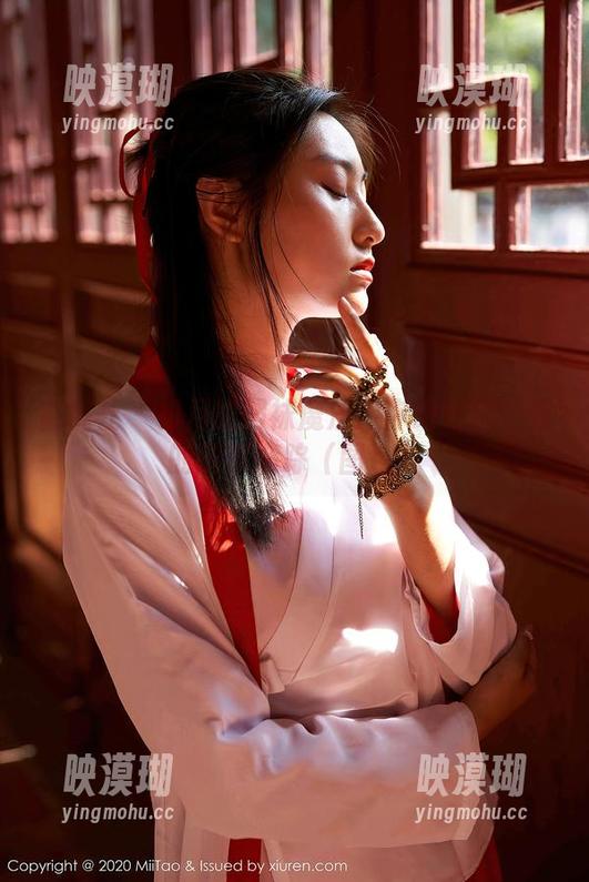 蜜桃社 - 初月的网袜魔法：你绝对想不到的腿部迷踪（图包）