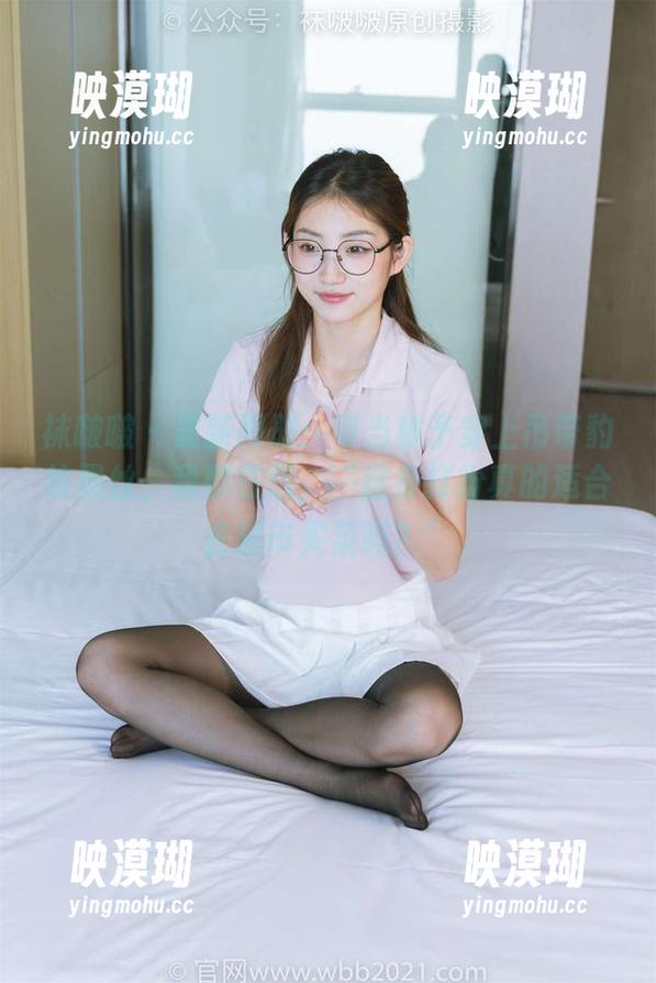 袜啵啵-稚予 袜啵啵 - 最新图册:每当稚予穿上吊带豹纹黑丝,我都在想,“这身打扮真的适合去超市买菜吗?”
