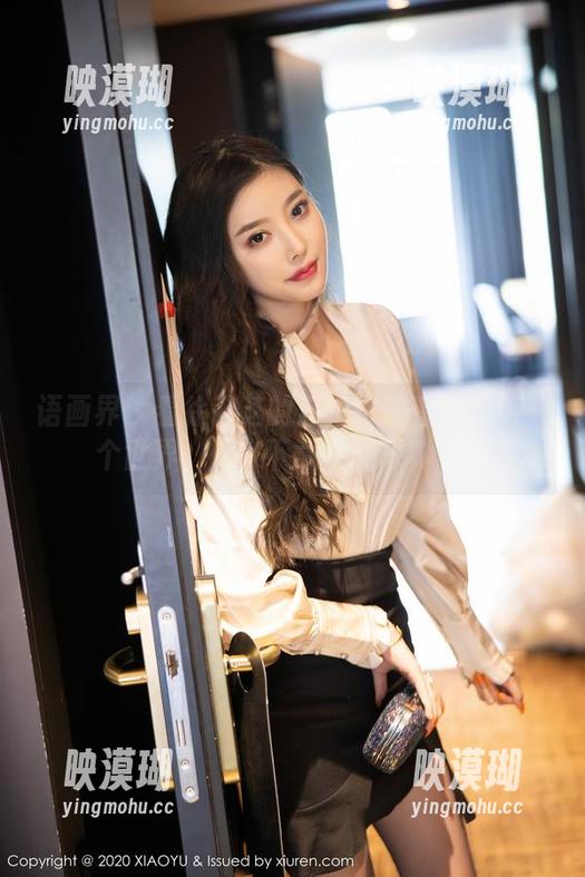 语画界 - 看徐莉芝的自拍仿佛看到了另一个世界，快来下载她的写真集！