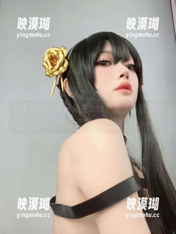 趴趴捣蛋陌的连体衣cos更新，真的是画风突变的惊艳！