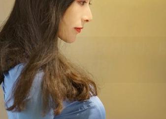 微密圈 – 泳池里的辣妈女神福利：原图让你心动不已！
