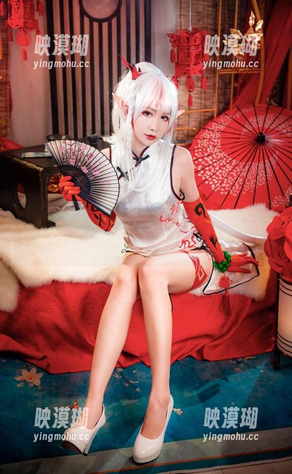 一瞬间迷失在阮邑Fairy的皮衣图集中，cos的她，看起来怎么就那么放松呢？