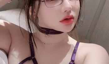 微密圈 – 来看看阿色的黑色蕾丝写真分享：一场神秘与诱惑的比拼！
