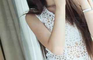 青豆客 – 在莫雅淇的红裙私房里，情绪好像都变成了布料，真是奇妙！